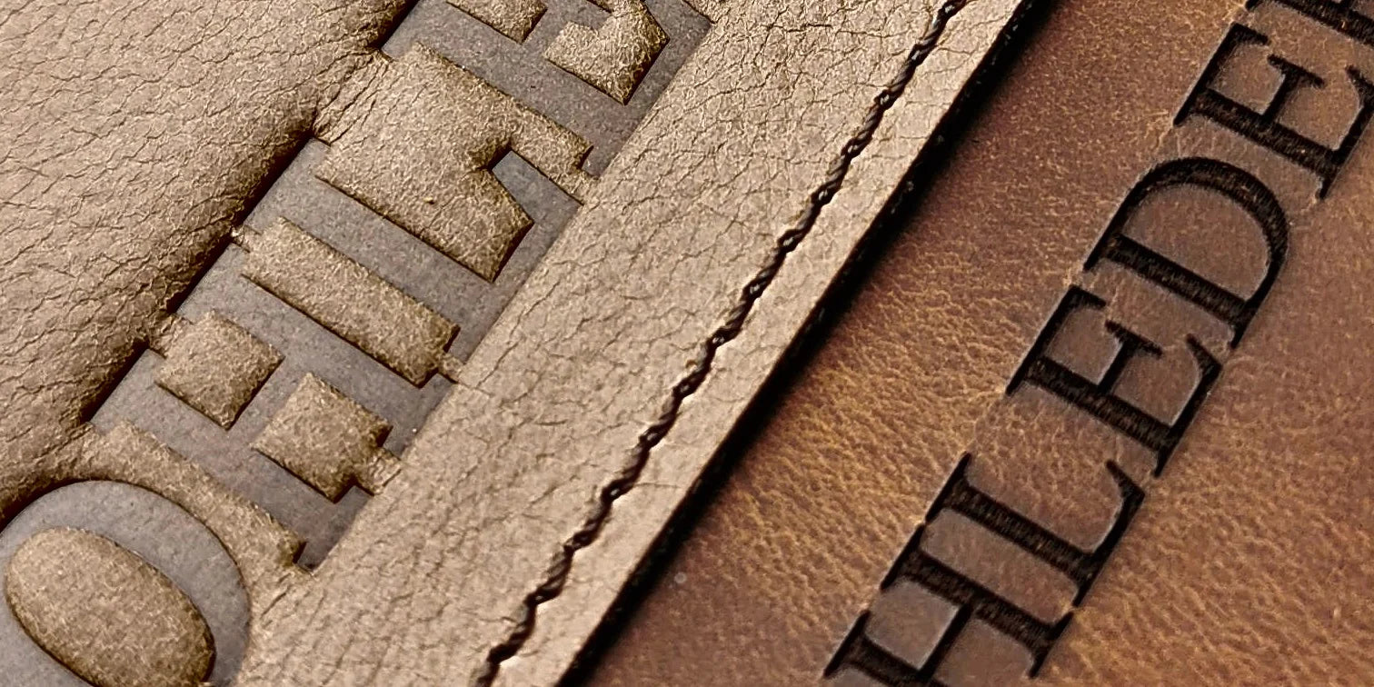 Estampage vs Gravure laser : Personnalisation des articles en cuir