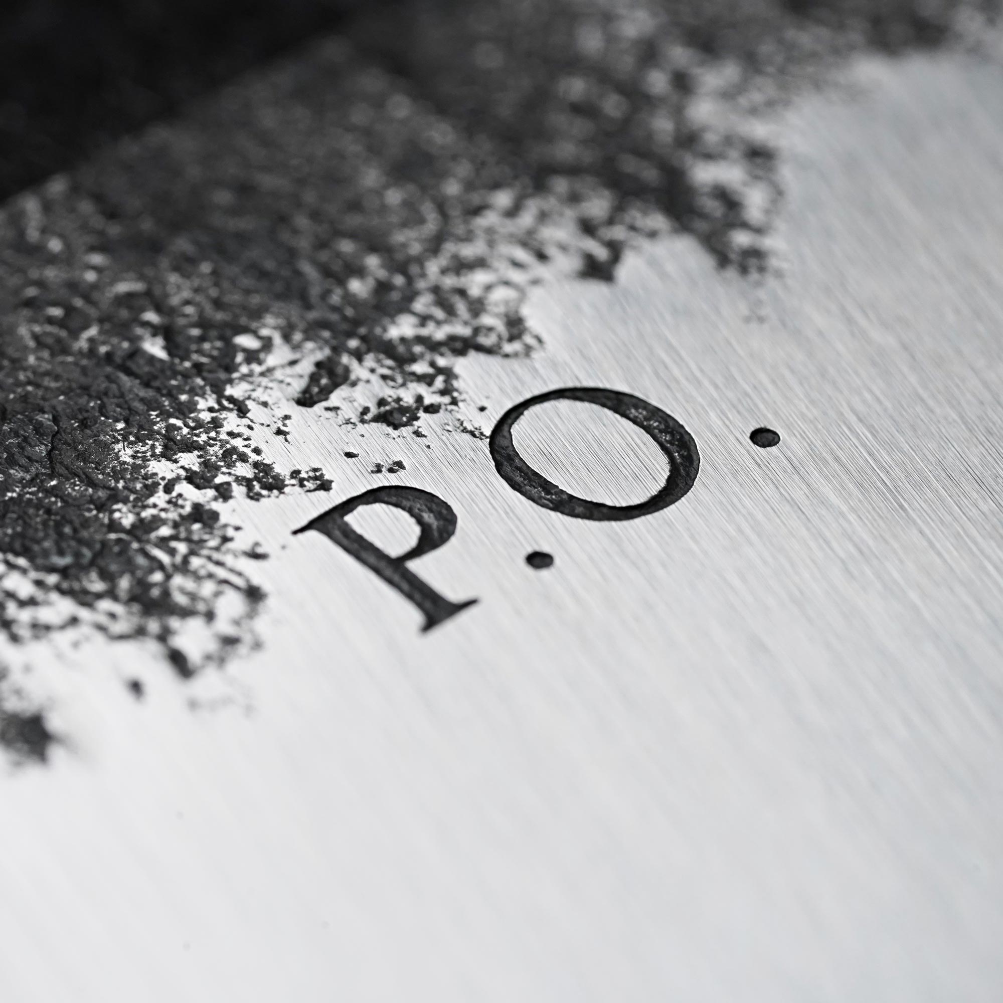 Closeup einer geätzten Personalisierung auf einem Messer, all-groups