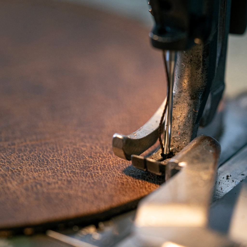 In der Manufaktur von Rohleder beim Nähmaschine und Lederwaren