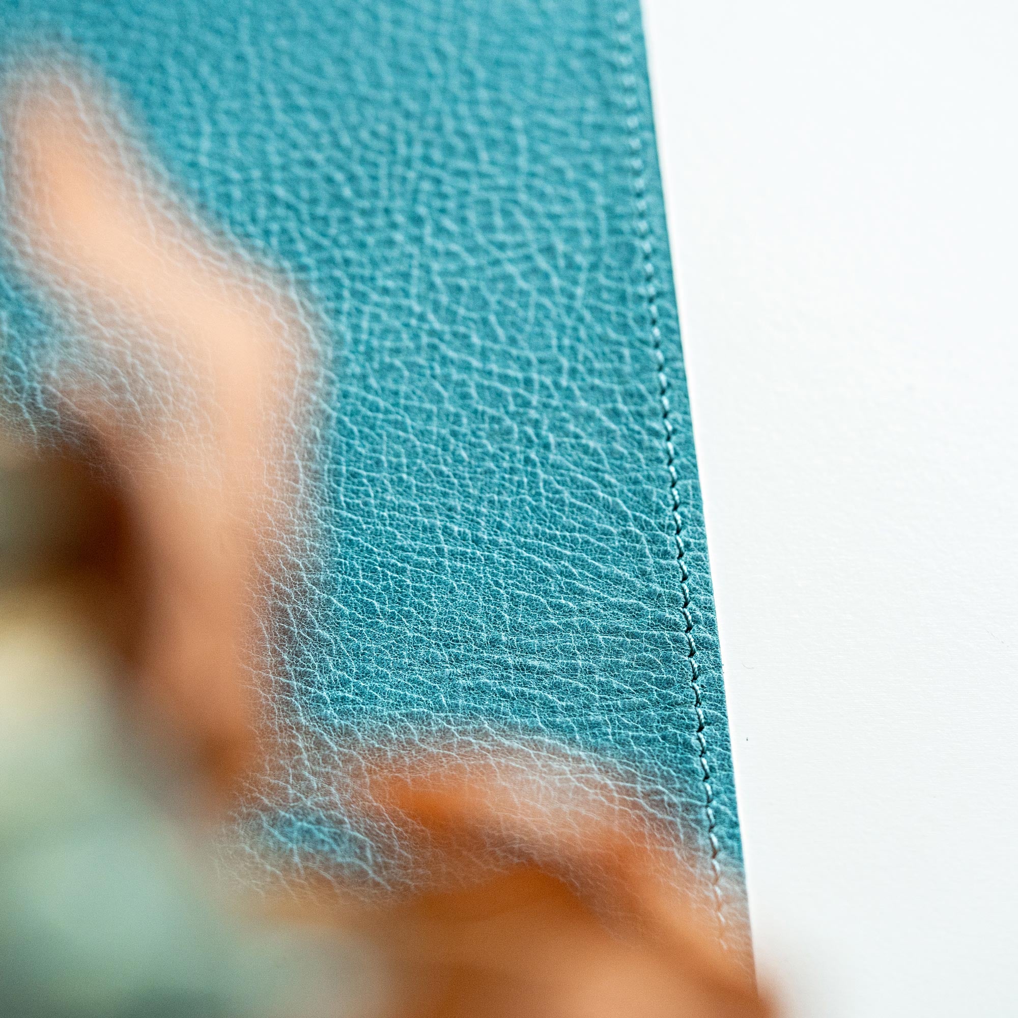 Chemin de table en cuir