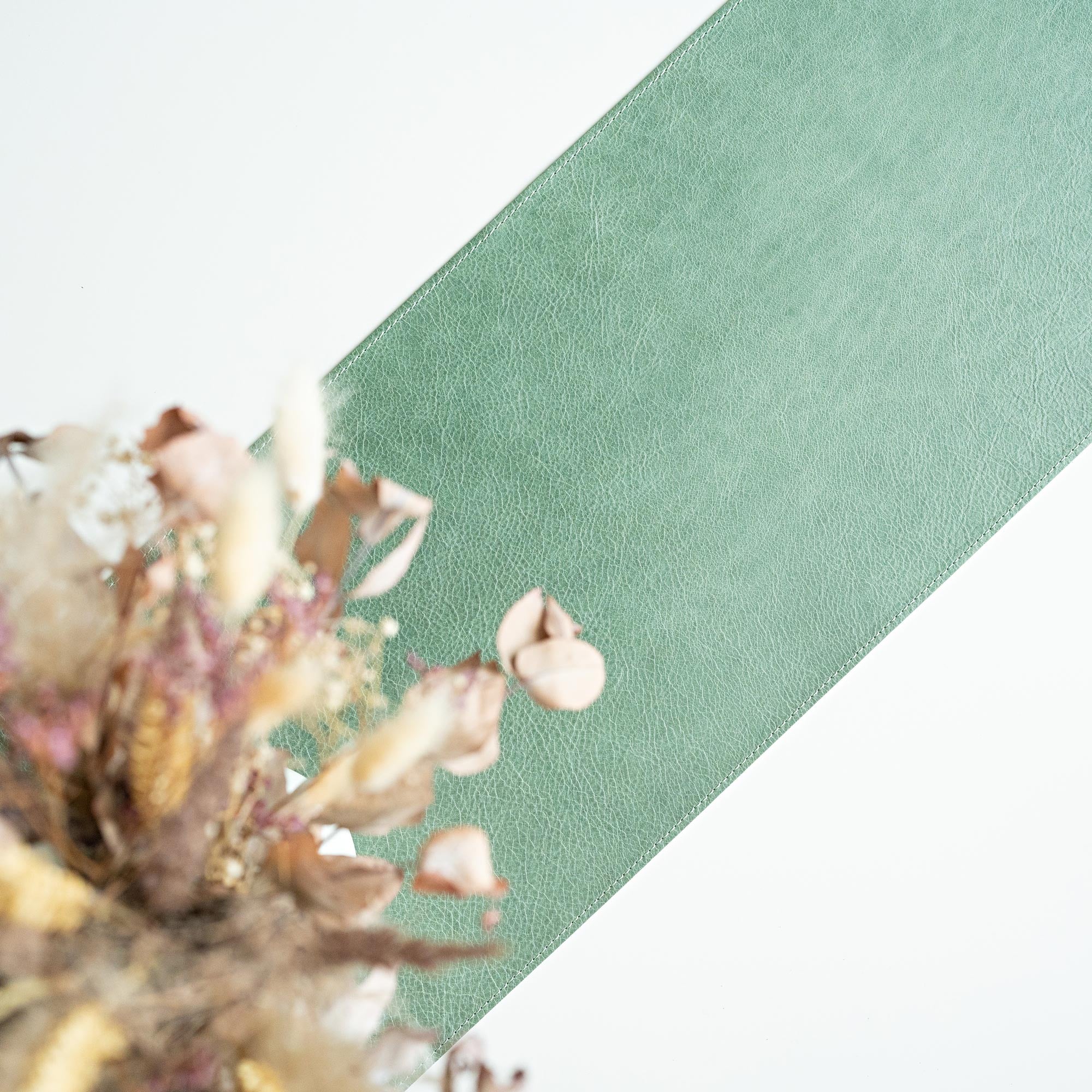 Chemin de table en cuir