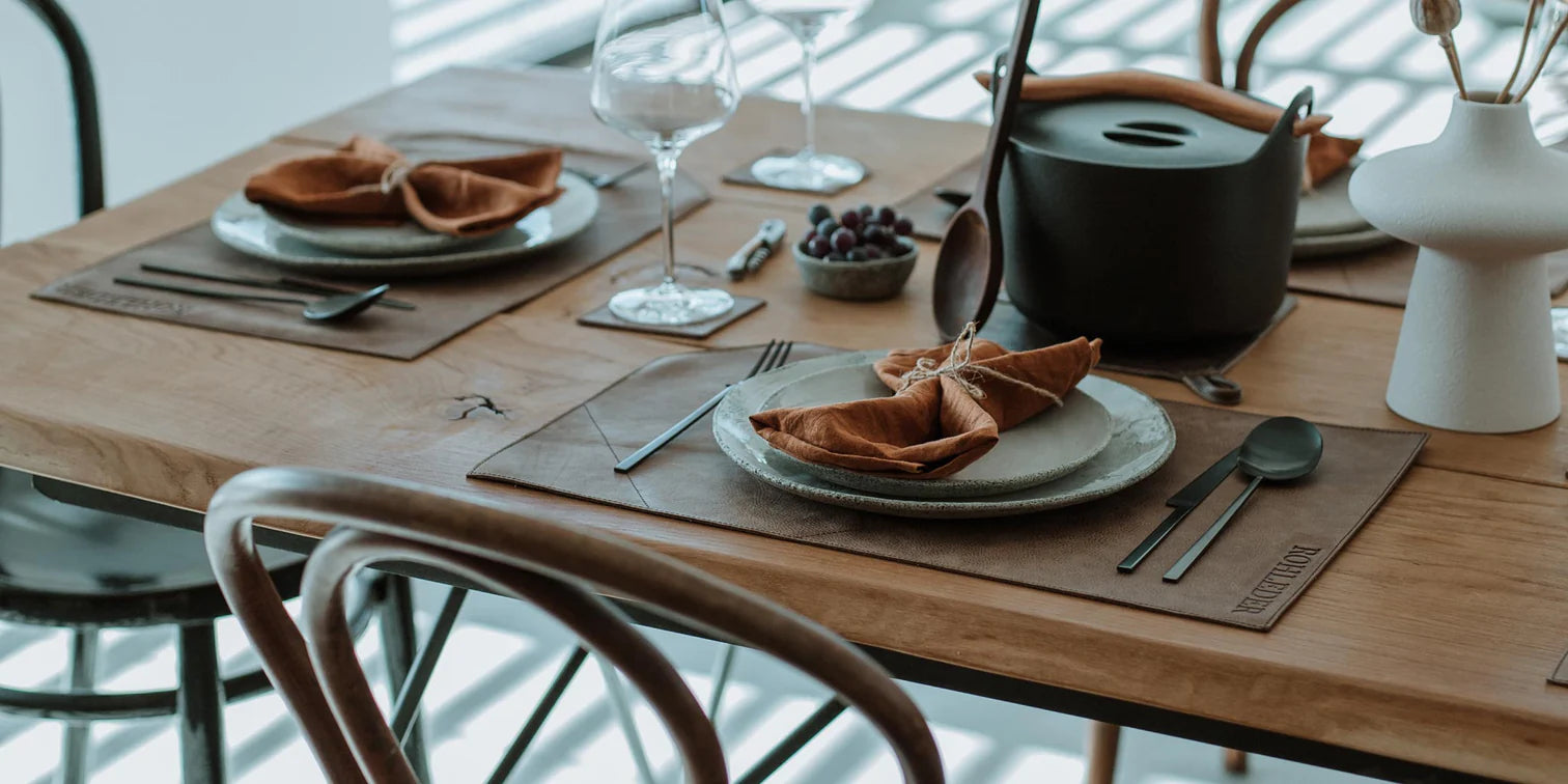 Set de table en cuir de ROHLEDER - fonctionnel et intemporellement beau