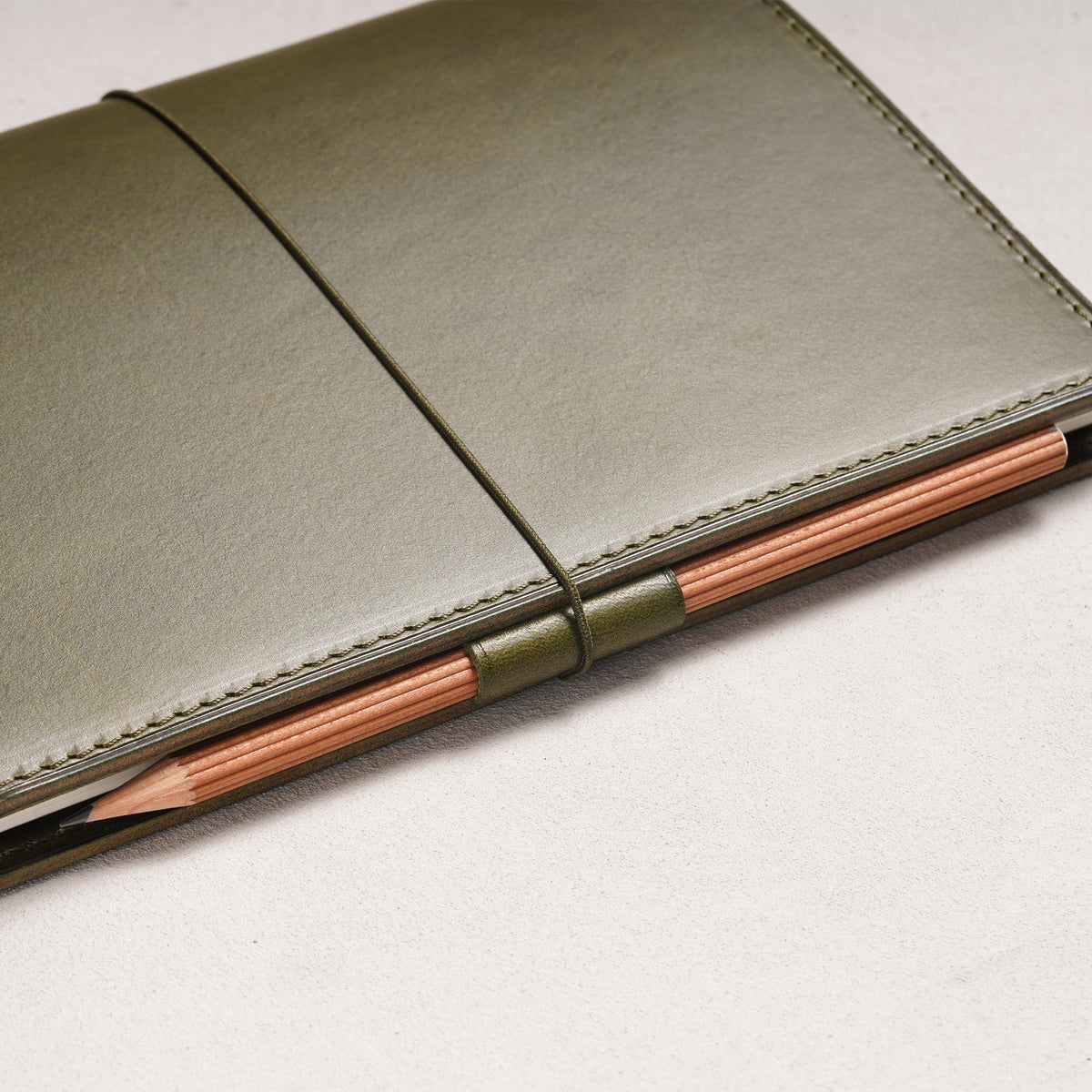 Porte-stylo magnétique en cuir
