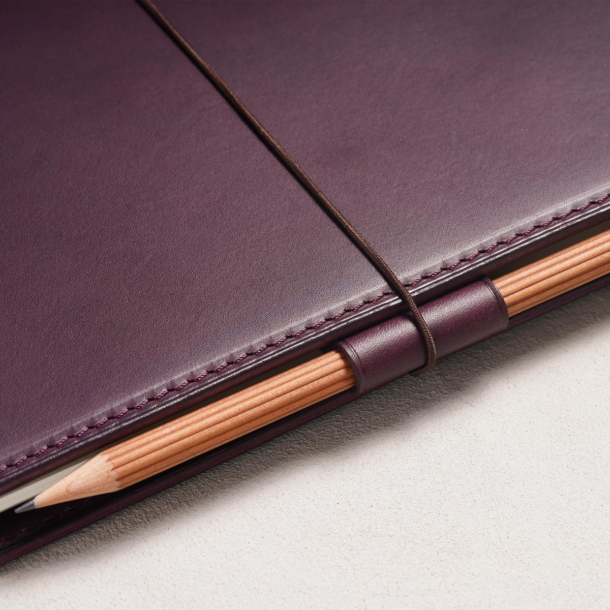 Porte-stylo magnétique en cuir
