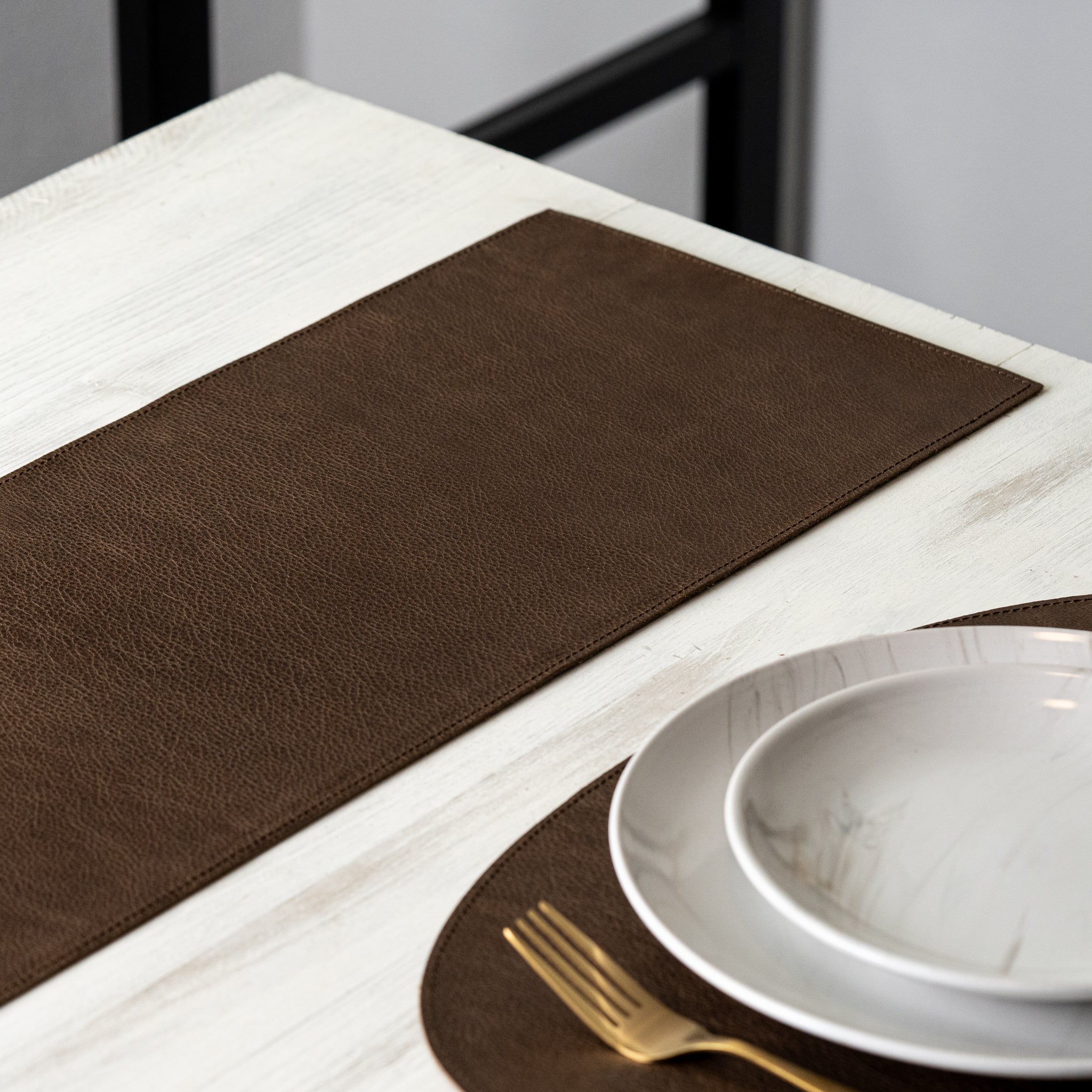 Chemin de table en cuir