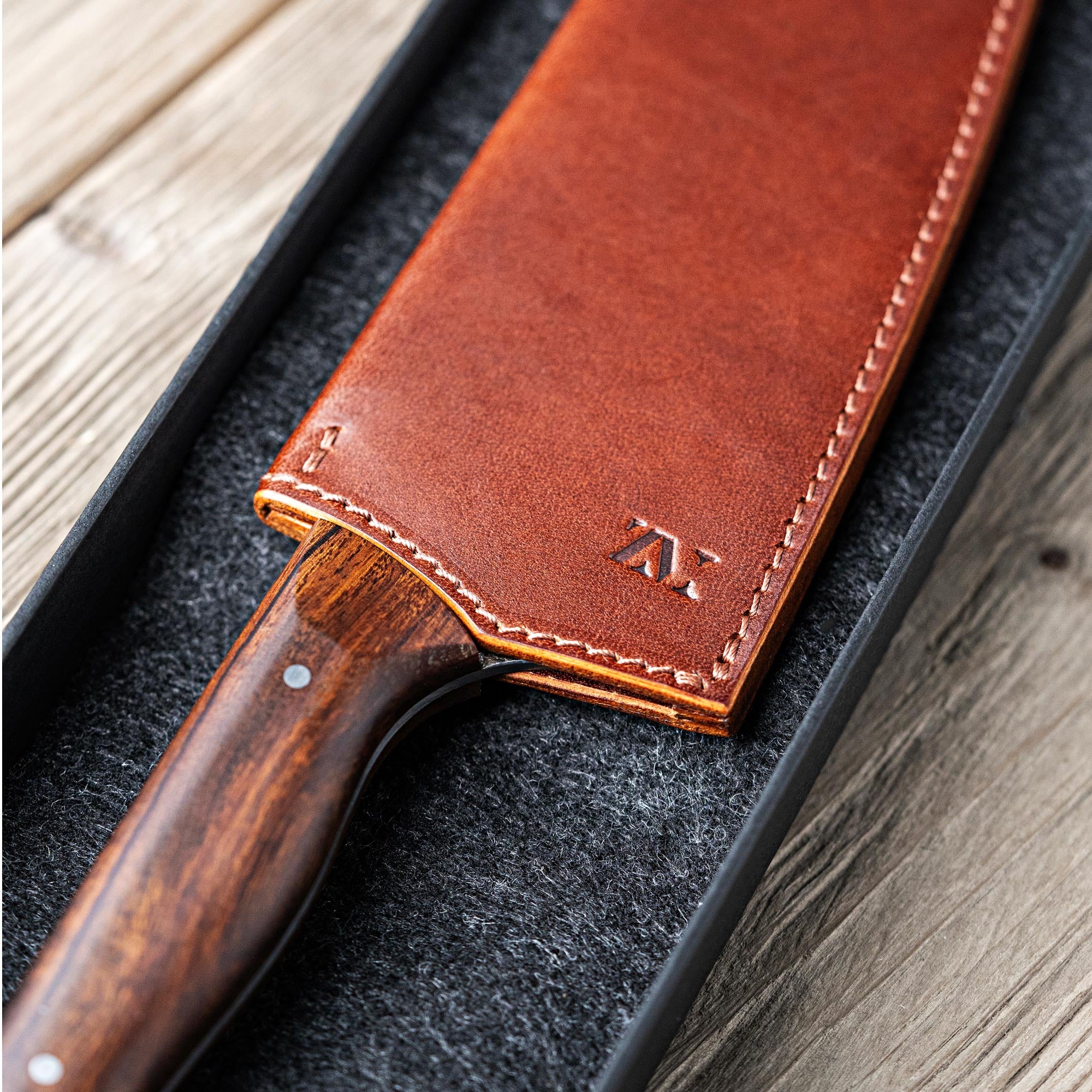 Etui couteau cuir Le Thiers 12 cm Etui couteau cuir Le Thiers 12 cm