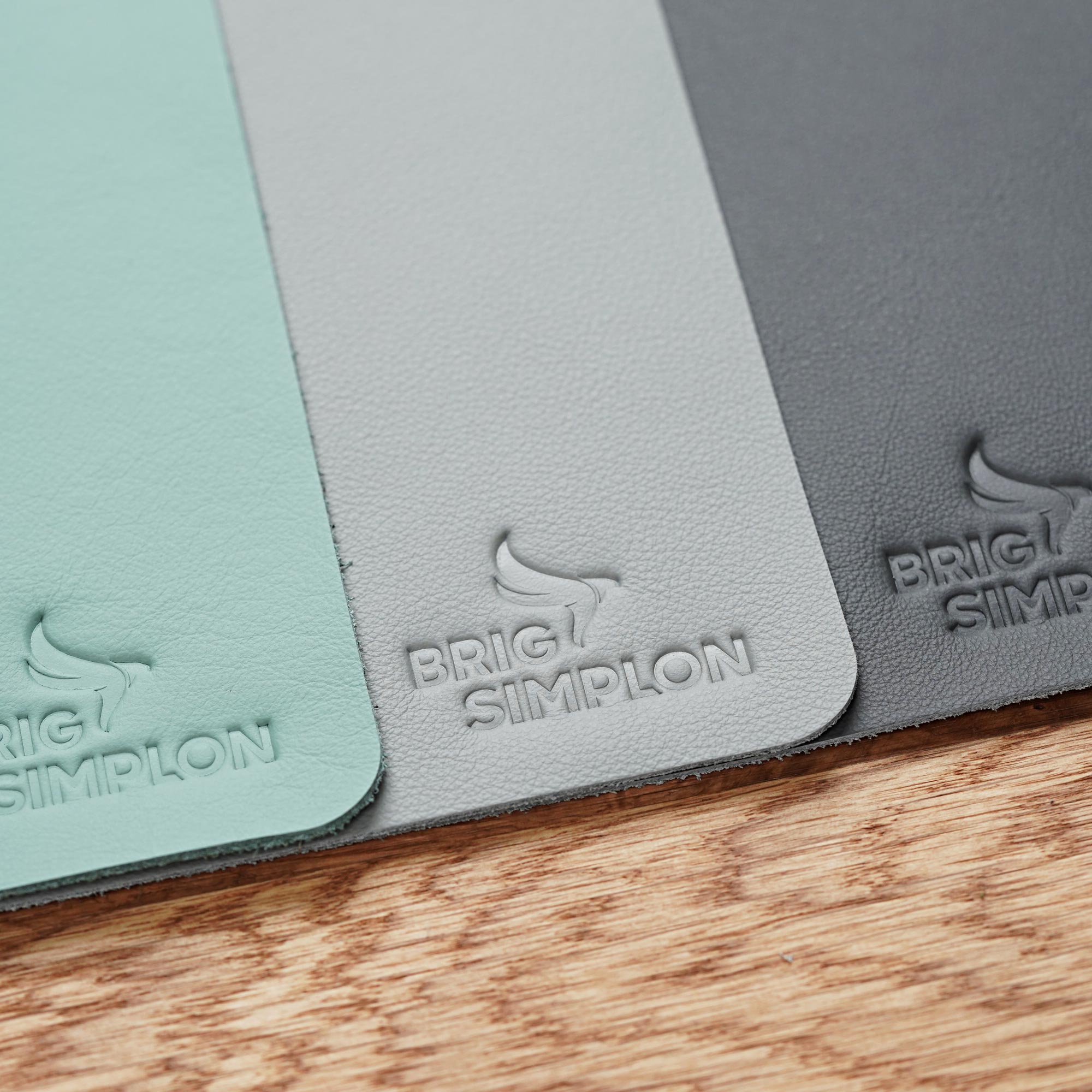 Firmen Logo Prägung auf Leder Schreibtischunterlage