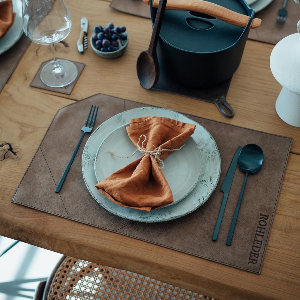 Dining Set – 8× Placemats + 8× Coasters